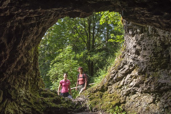Female hikers in front of the cave at Grosser Hermannstein rock