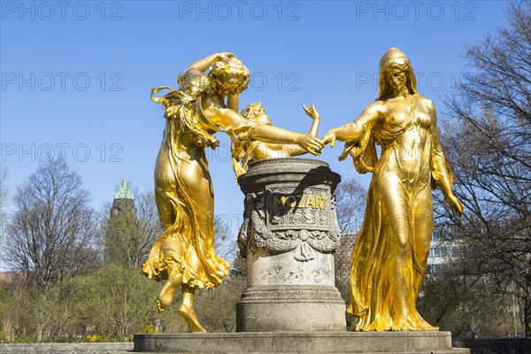 Mozartbrunnen with fountain figures 'Grace'