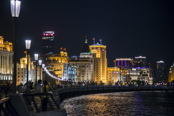 Promenade at the Huangpu River at night