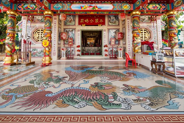 Entrance to the Chinese Sanjao Phuya Temple or Saan Chao Pu Ya Temple