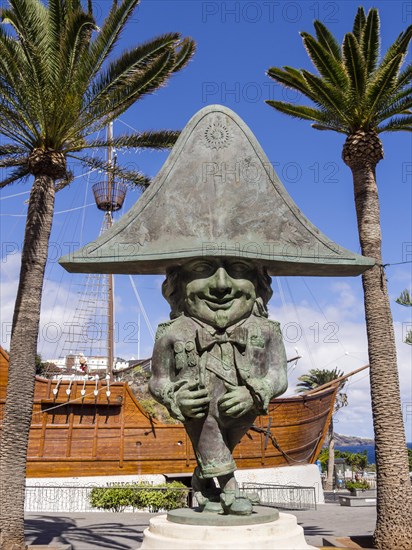 Statue of a dwarf imitating Napoleon in front of the Museo Naval Santa Maria maritime museum