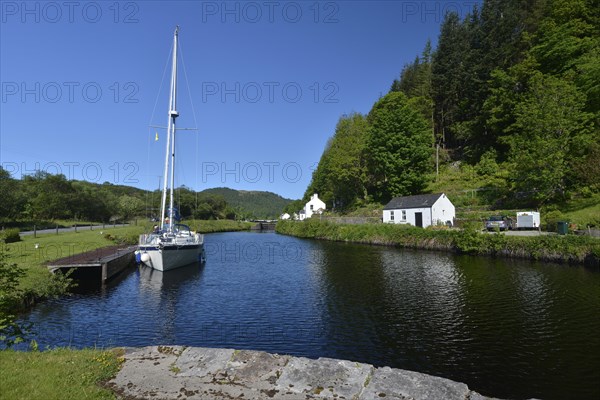 Sailing yacht