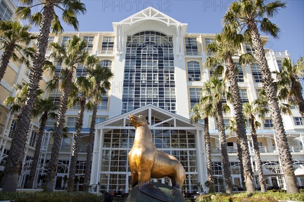 Statue of Oscar the Seal in front of the Table Bay Hotel