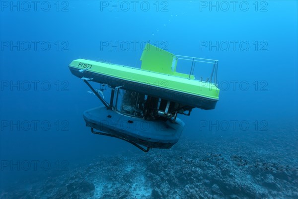 Submarine with tourists