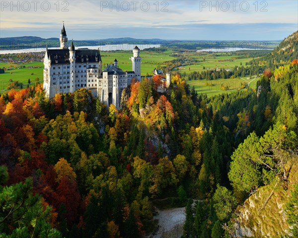 Schloss Neuschwanstein Castle and the surrounding countryside in autumn
