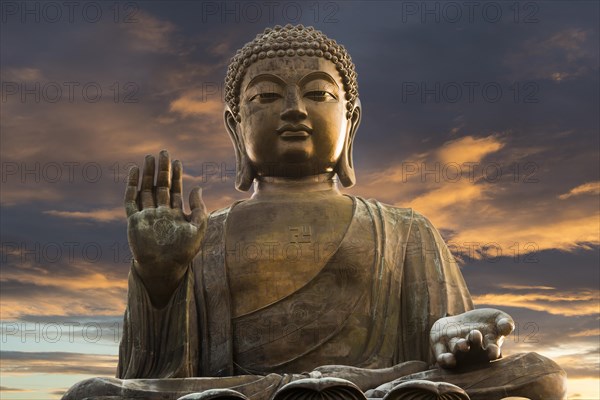 Tian Tan Buddha statue