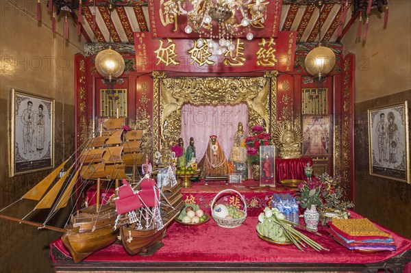 Shrine at the Wat Phanan Choeng Temple