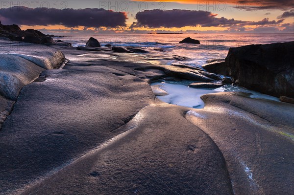 Evening mood on the coast near Utakleiv