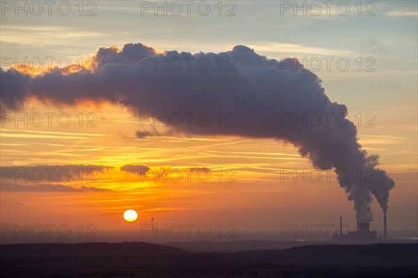 Sunset over the towns of Voerde and Dinslaken from Hunxe