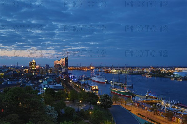The museum ships Rickmers Rickmers and Cap San Diego on the Elbe River at dusk