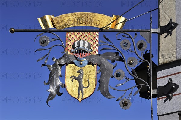 Hanging sign of 'Cafe Kohlhund'