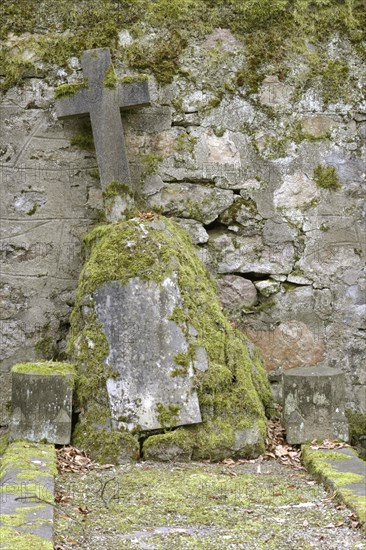 Decaying grave