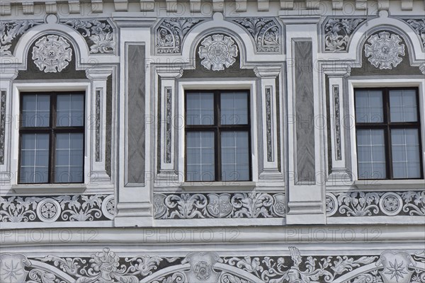 Facade with sgraffito or sgraffiti