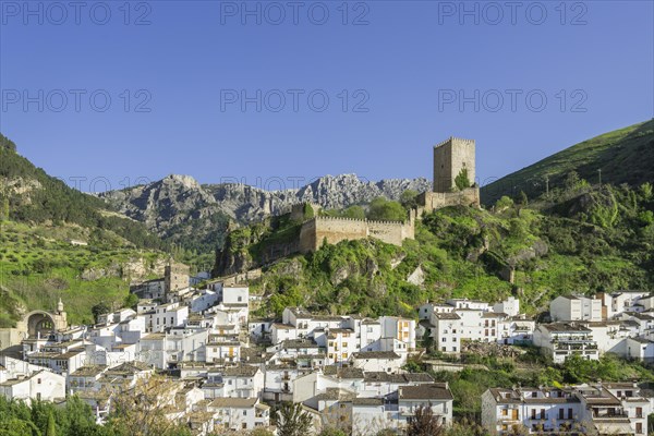 View of Cazorla with the Castillo de la Yedra