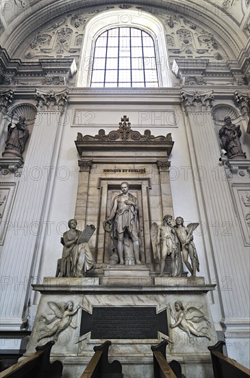 Leuchtenberg grave monument