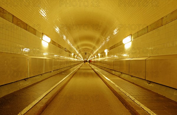 In the old Elbe Tunnel