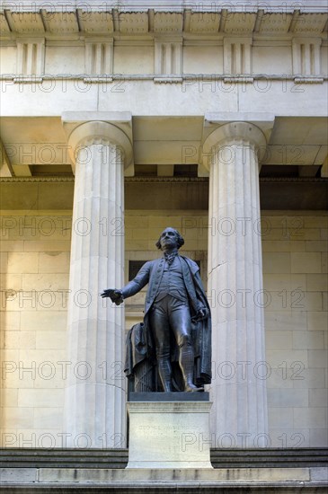 George Washington Monument in front of Federal Hall