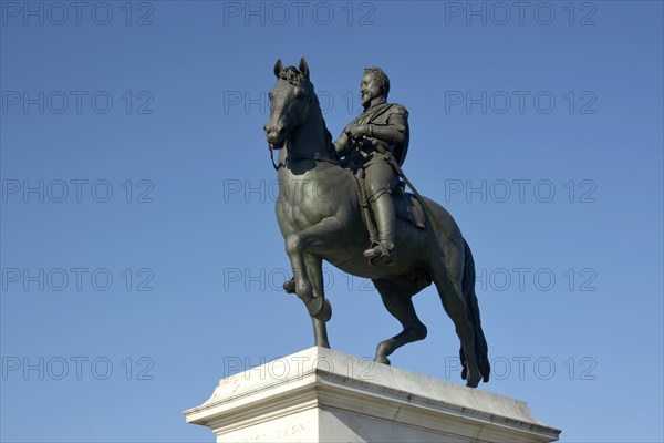 Equestrian statue of Henri IV on the Pont Neuf bridge