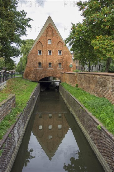 Canal and Maly Mlyn