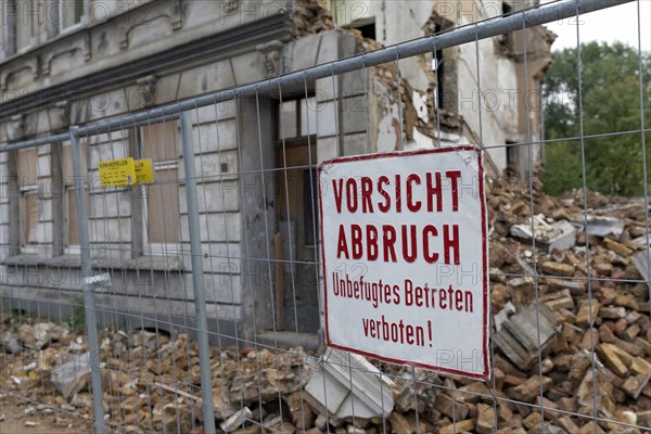 Sign 'Vorsicht Abbruch