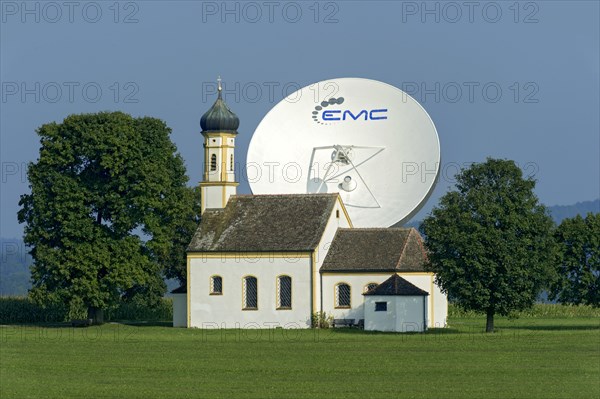 Chapel of St. John in the Field in front of a parabolic antenna from the Erdfunkstelle Raisting earth station