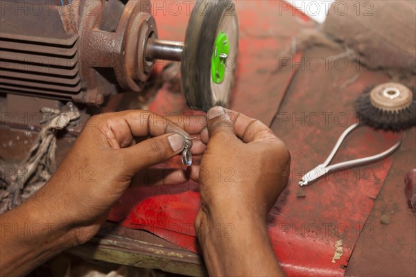 Jewellery production with semi-precious stones