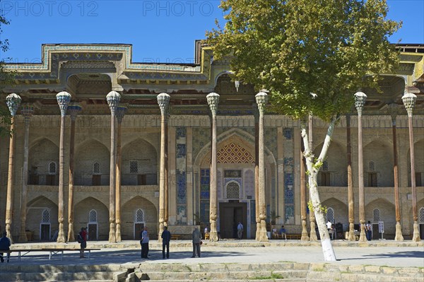Bolo Hauz mosque