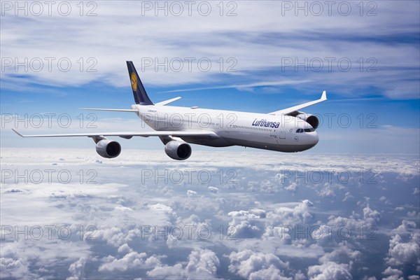 Lufthansa Airbus A340 in flight