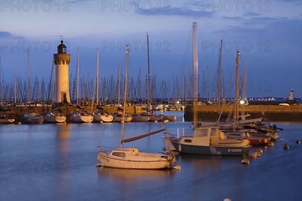 Lighthouse at the old fishing harbour of Port Haliguen