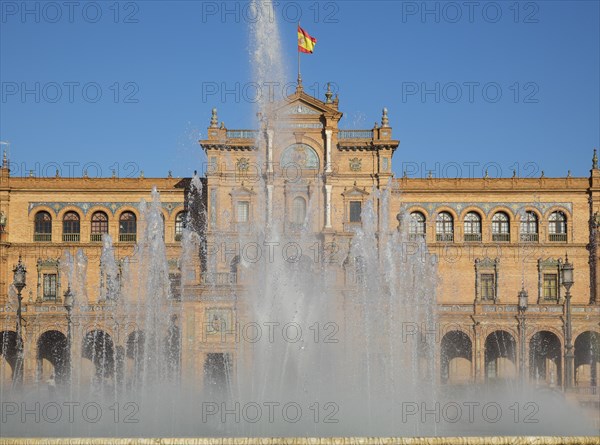 Plaza de Espana with its central Vicente Traver fountain