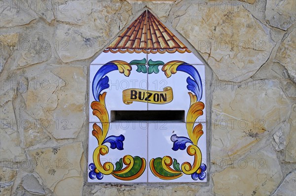 Tiled mailbox labelled 'Buzon'