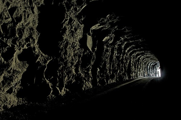 Single-track tunnel between Husar and Mikladalur