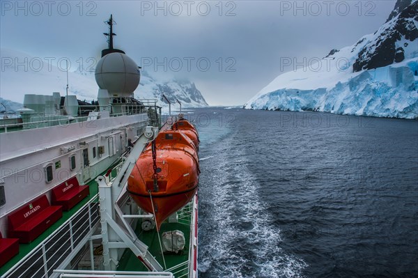 Cruise ship shipping through the Lemaire Channel