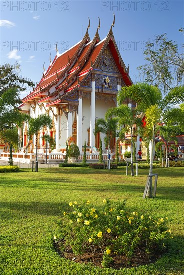 Garden in front of Wat Chalong temple