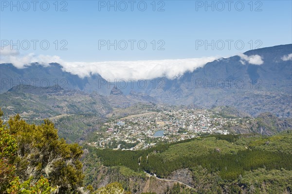 View over the city and the Forȇt du Grand Matarum forest