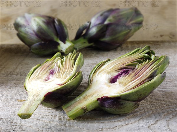 Fresh Globe Artichokes (Cynara cardunculus)