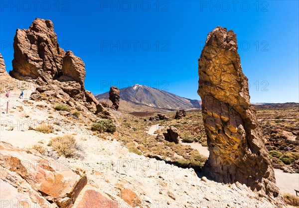 Lava rocks with the Pico del Teide volcano at back