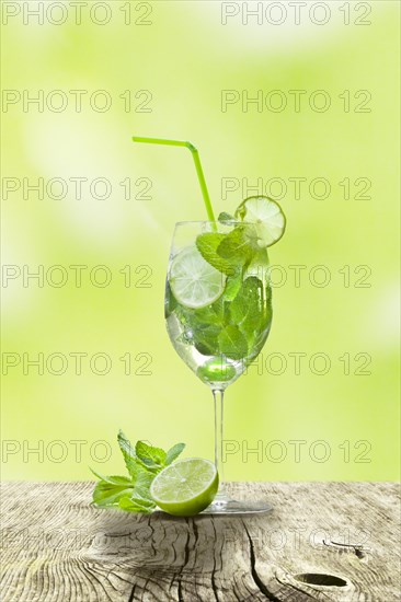 Hugo cocktail with lime and mint