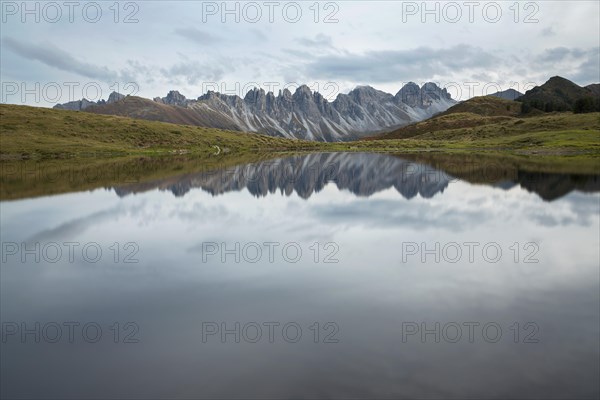Kalkkoegel range from Salfeinssee Lake near Innsbruck