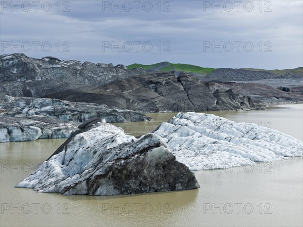 Glacial lake of Svinafellsjoekull glacier