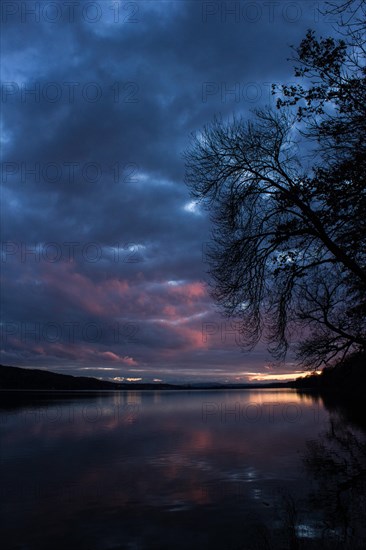 Winter mood at the lake