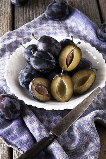 Fresh plums (Prunus domestica) on plate