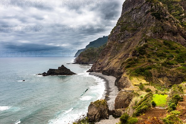 North coast with coastal cliffs near Boaventura