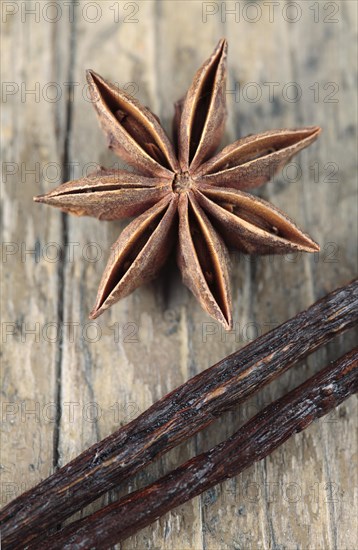 Vanilla pods and star anise