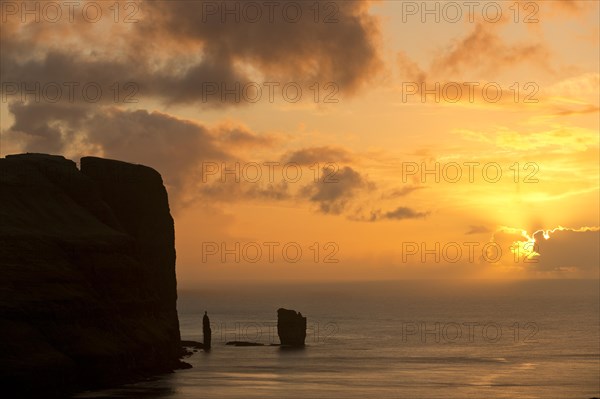 Kellingin and Risin sea stacks