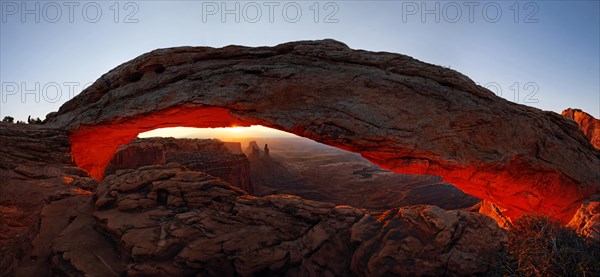 Sunrise at Mesa Arch stone arch