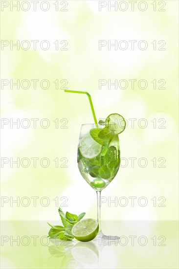 Hugo cocktail with lime and mint