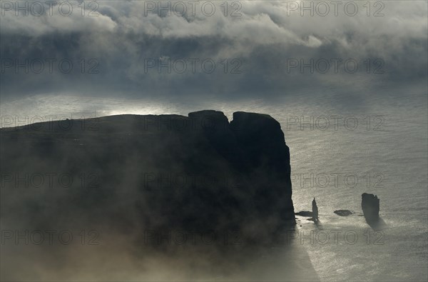 Kollur Mountain and the sea stacks of Risin and Kellingin in the evening light