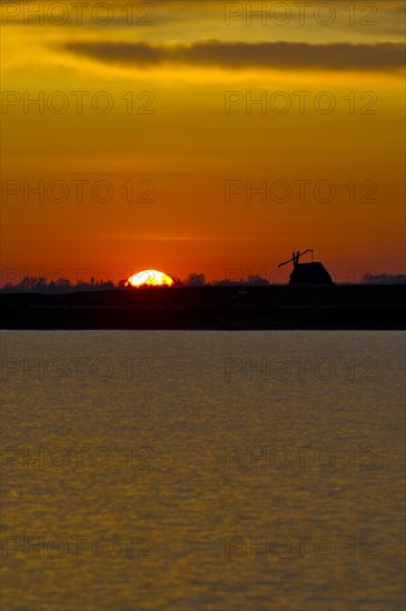 Sunrise with drawing well at Darscho-Lacke or Warmsee Lake