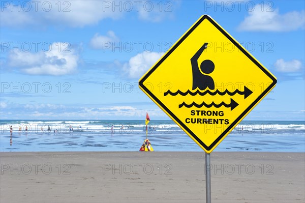 Warning sign 'strong currents'